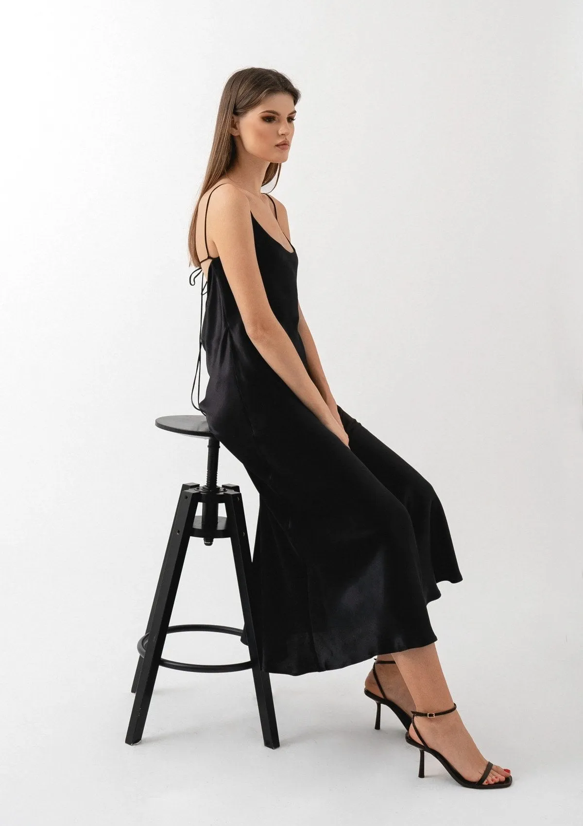 BLACK MIDI LOW-BACK DRESS